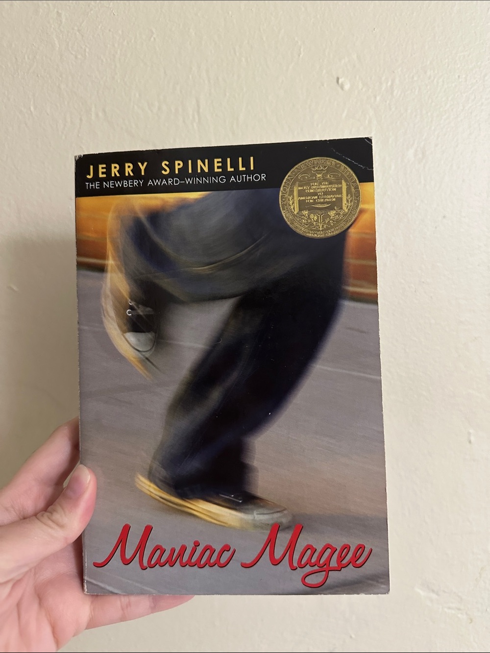 Maniac Magee by Jerry Spinelli - Red & Black Cover